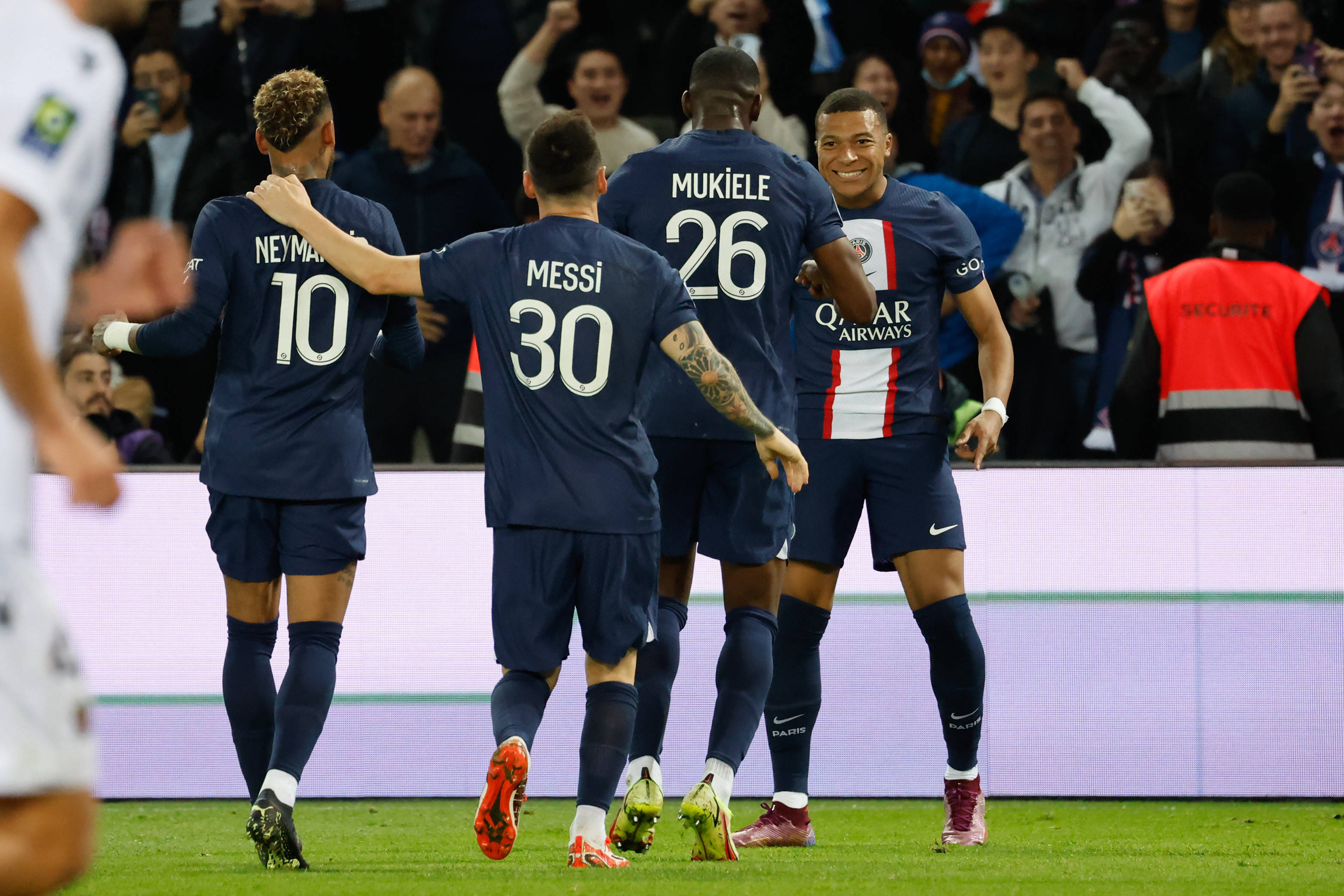 包含刚刚！Scout在G2比赛中出色防守新奥尔良鹈鹕队长鼓劲备战法甲，关键时刻尼斯调整名单以备意甲的词条